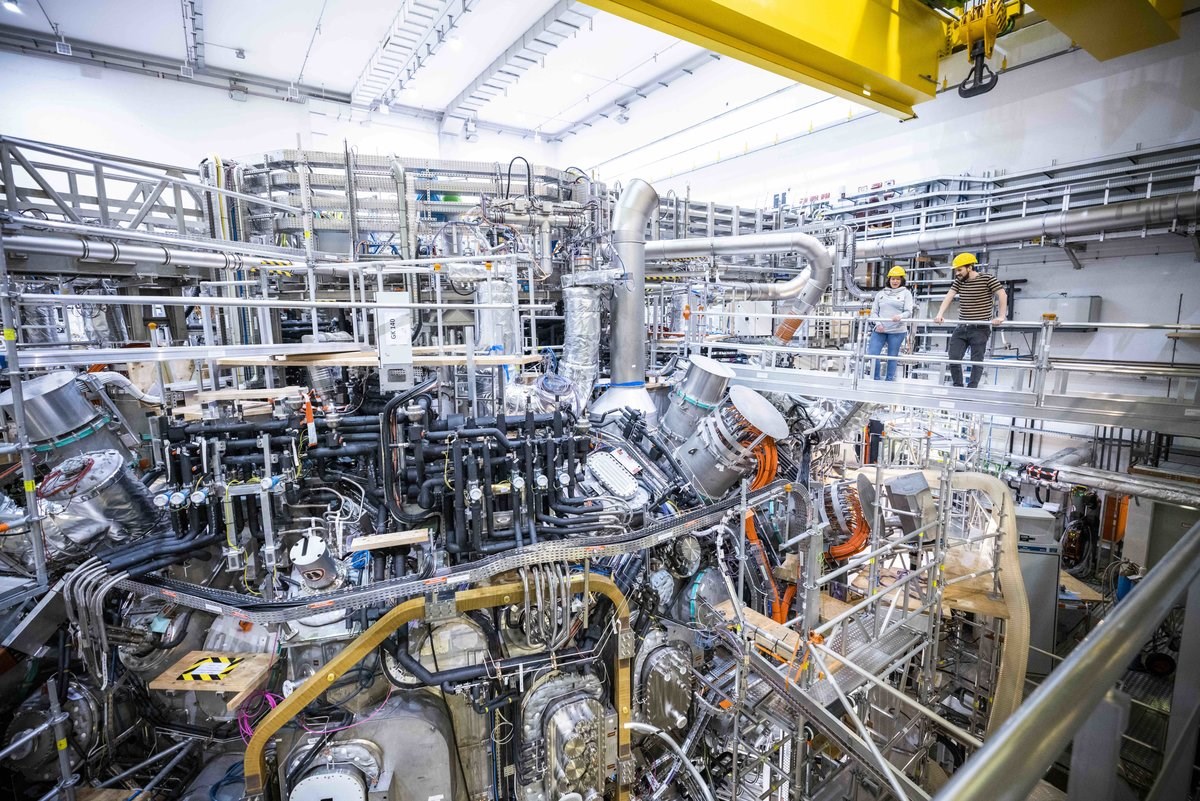Dünyanın en büyük stellarator füzyon tesisi birinci sefer yüksek güçlü helyum-3 üretti dunyanin en buyuk stellarator fuzyon tesisi birinci sefer yuksek guclu helyum 3 uretti 0 pq3W18sg