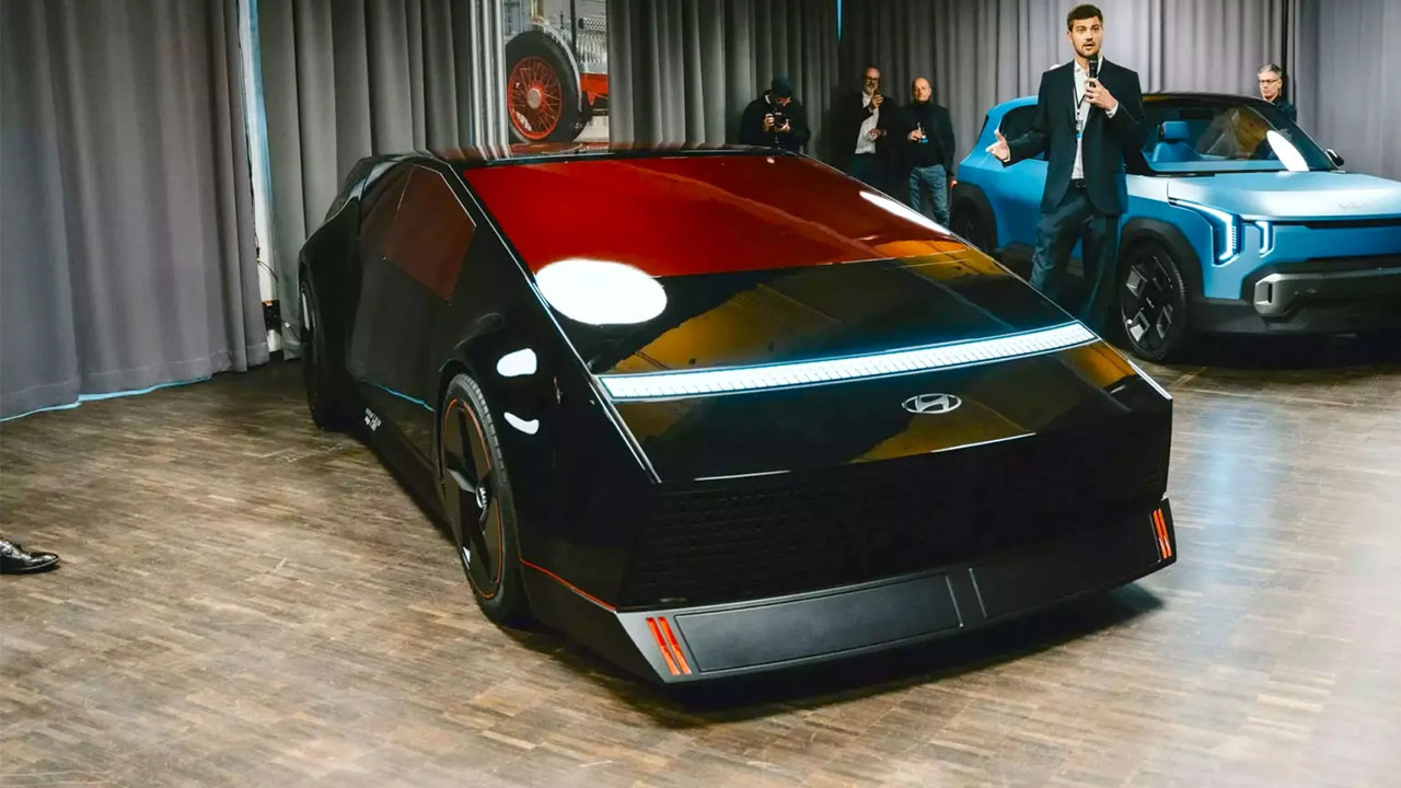 hyundaidan gelecege donus sinemasindan cikmis uzere gorunen futuristik dizaynli konsept araba obsidian 0 bV5zVls5
