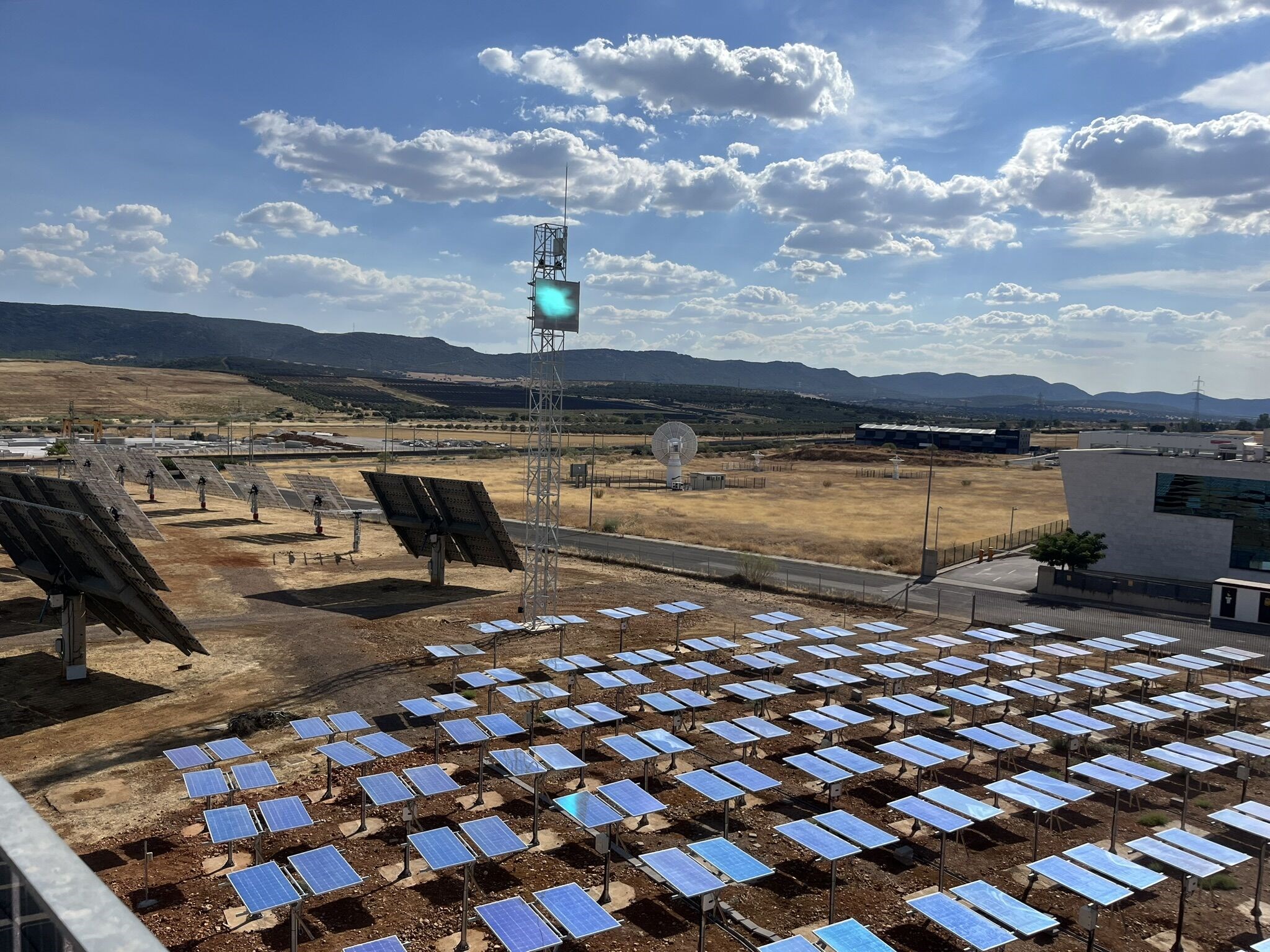 PV ve CSP’yi birleştiren %60 daha verimli yeni jenerasyon güneş gücü santrali tanıtıldı pv ve cspyi birlestiren 60 daha verimli yeni jenerasyon gunes gucu santrali tanitildi 0 Hekim9fe
