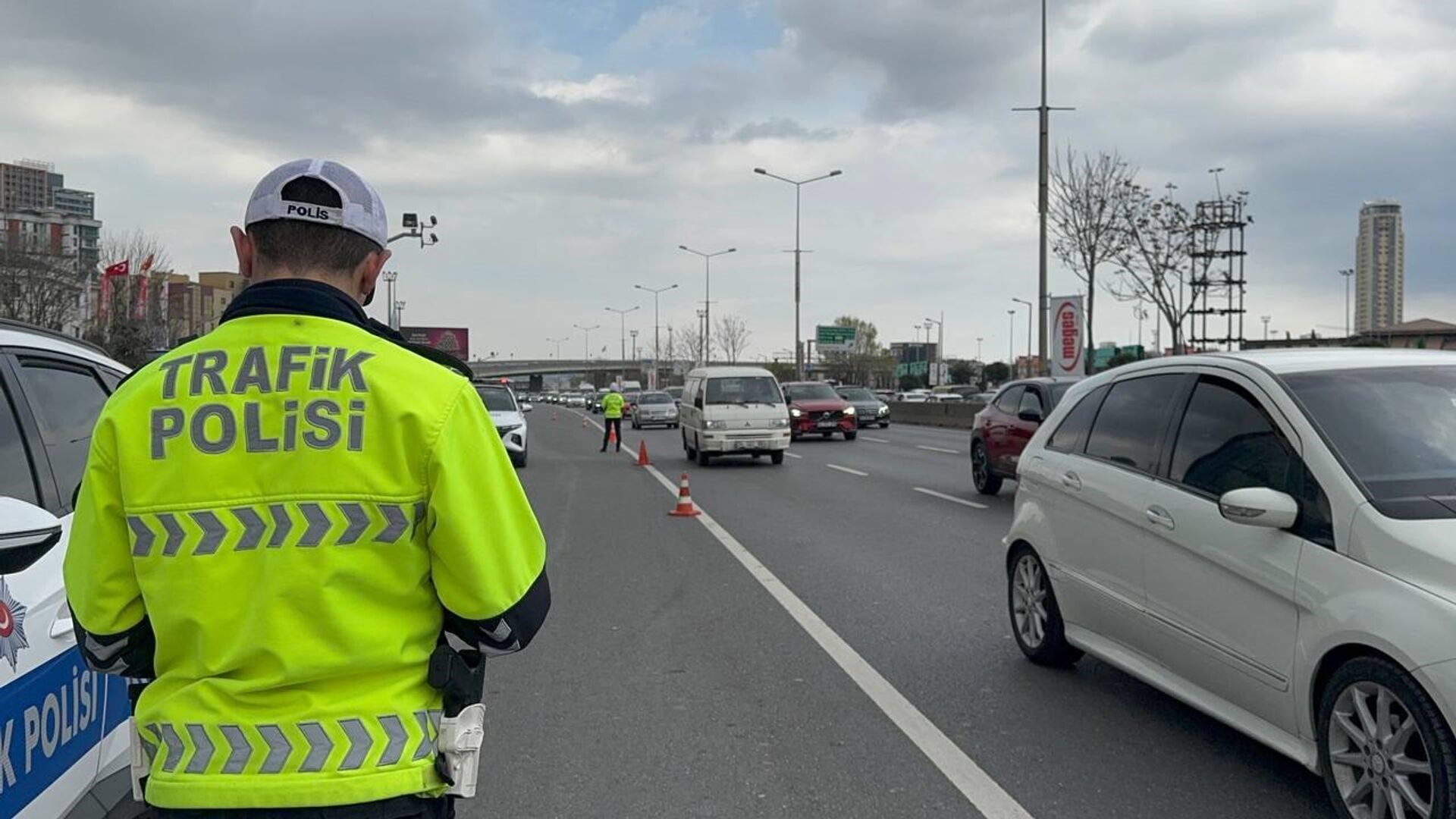 Trafik cezaları katlanıyor: İşte yeni düzenlemenin ayrıntıları trafik cezalari katlaniyor iste yeni duzenlemenin ayrintilari 0 D9HOhvz3