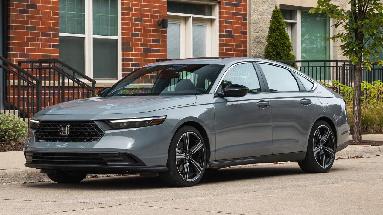 2025in en inancli arabalari asik r oldu tepede ne volvo ne honda ne tesla var MWMvkQMz