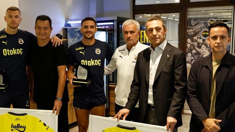 Ali Koç Mourinho ile görüşmek için Londra'ya uçtu, işte ödenecek tazminat ali koc mourinho ile gorusmek icin londraya uctu iste odenecek tazminat 5 8Ea9DSwt