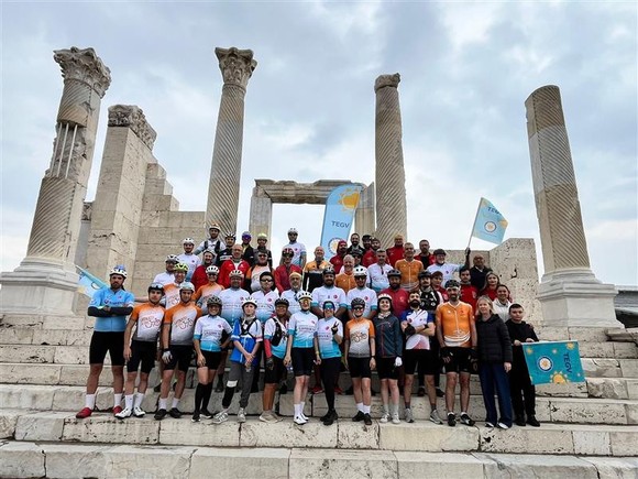 bisiklet tutkunlari pedallarini tegvli cocuklara umut olmak icin cevirdi 1 FTKYtnfb