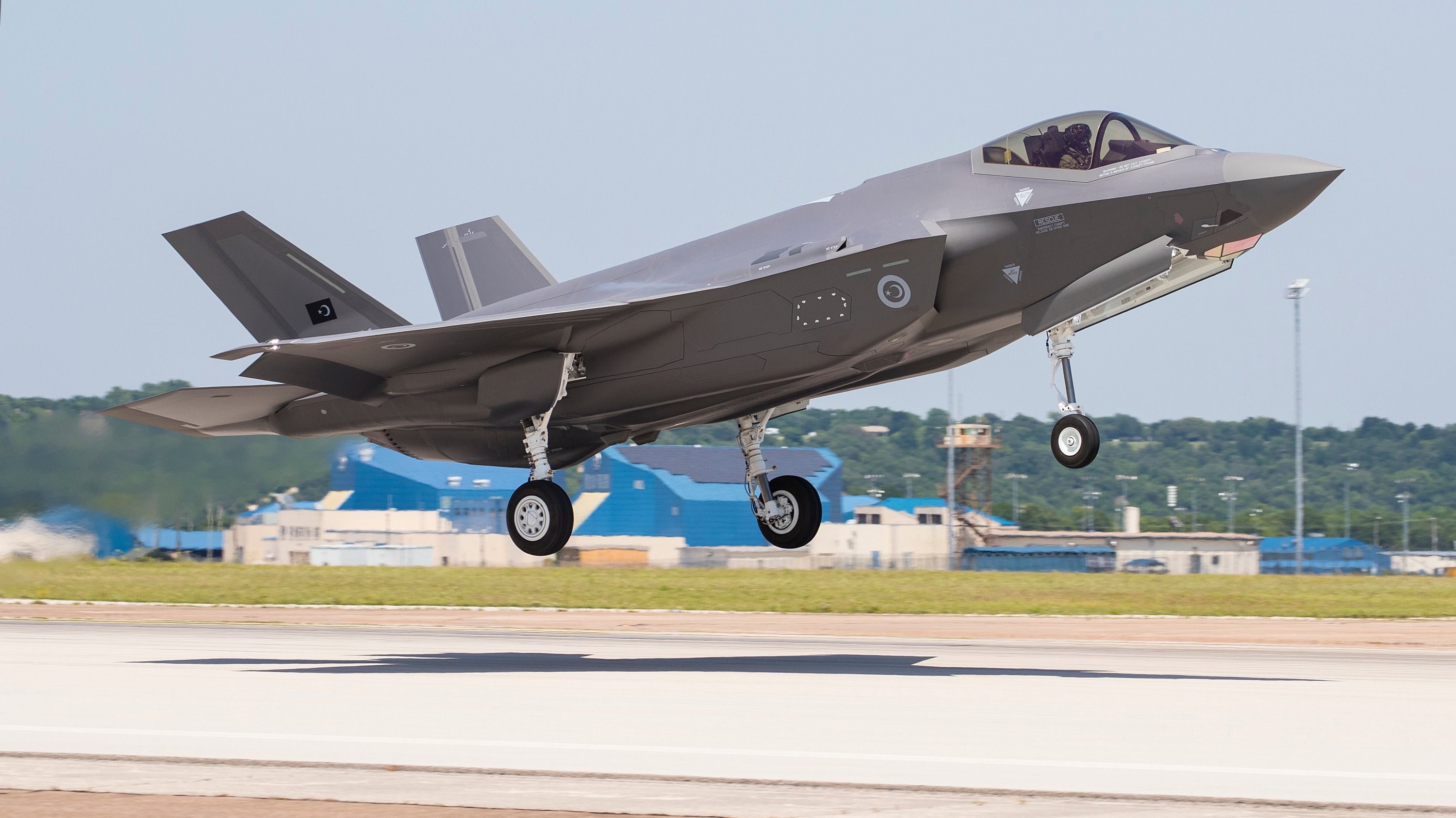 Bloomberg: Erdoğan, Trump ile F-35, F-16 ve uçak motorlarını görüşecek bloomberg erdogan trump ile f 35 f 16 ve ucak motorlarini gorusecek 0 XYD8yDWO