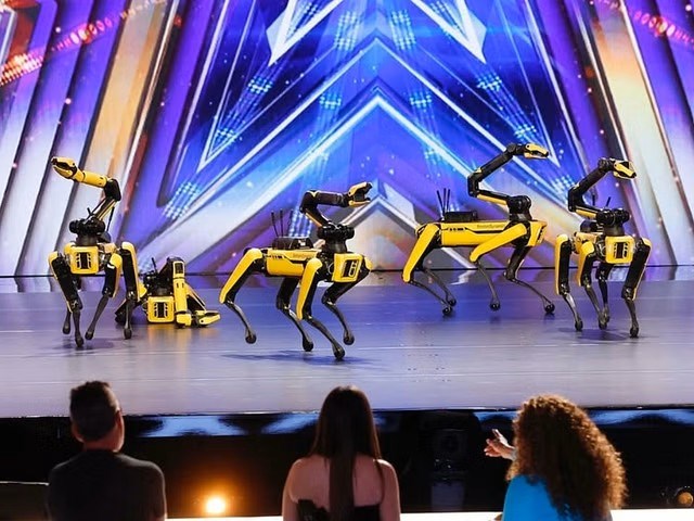 Boston Dynamics'in Spot robotları yetenek müsabakasında hünerlerini sergiledi boston dynamicsin spot robotlari yetenek musabakasinda hunerlerini sergiledi 0 aSKevUvP