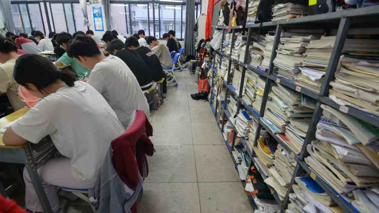 cin imtihanlarda kopya cekilmesin diye yapay zek araclarini tum ulkede sureksiz olarak kapatti 0 DjzbyHJk