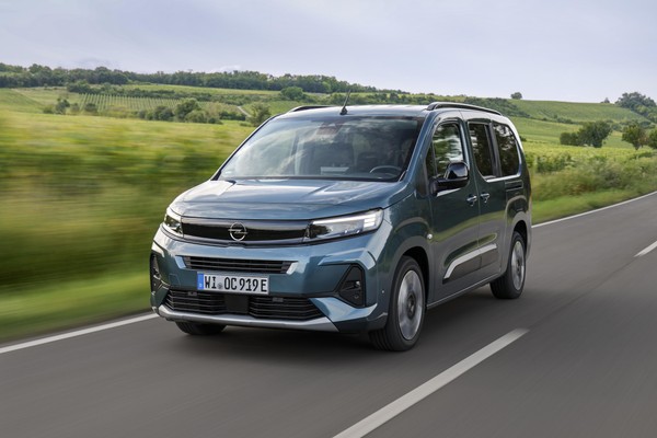 elektrikli opel modelleri verimli genis ve aile dostu seceneklerle gelecege taraf veriyor 3 DS2Ti12i