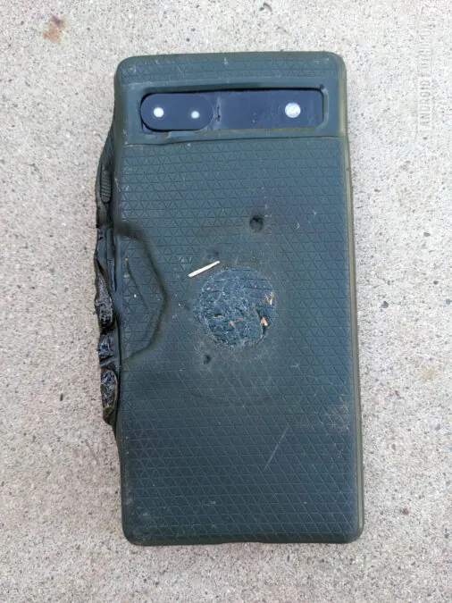 Google’ın uygun fiyatlı telefonu şarj sırasında eridi! googlein uygun fiyatli telefonu sarj sirasinda eridi 1