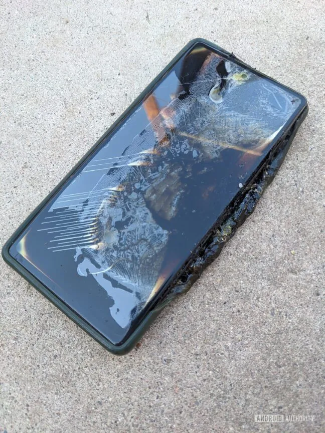 Google’ın uygun fiyatlı telefonu şarj sırasında eridi! googlein uygun fiyatli telefonu sarj sirasinda eridi 2 qsyPJGlV