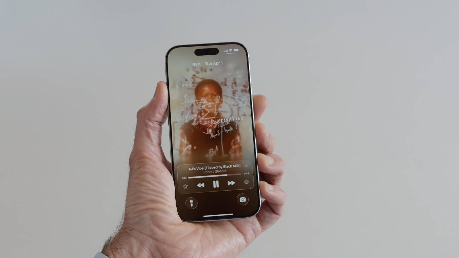 ios 26 ile iphonelarin kilit ekraninda yapilan degisiklikler 3 dAM8mykN