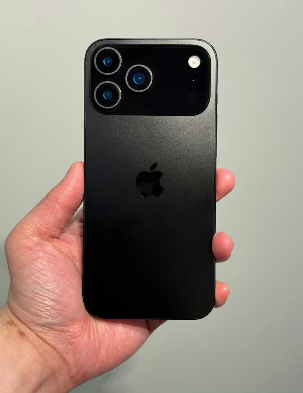 iphone 17 pronun dizaynini net bir bicimde gosteren yeni fotograflar paylasildi 0 cSP5gVwX