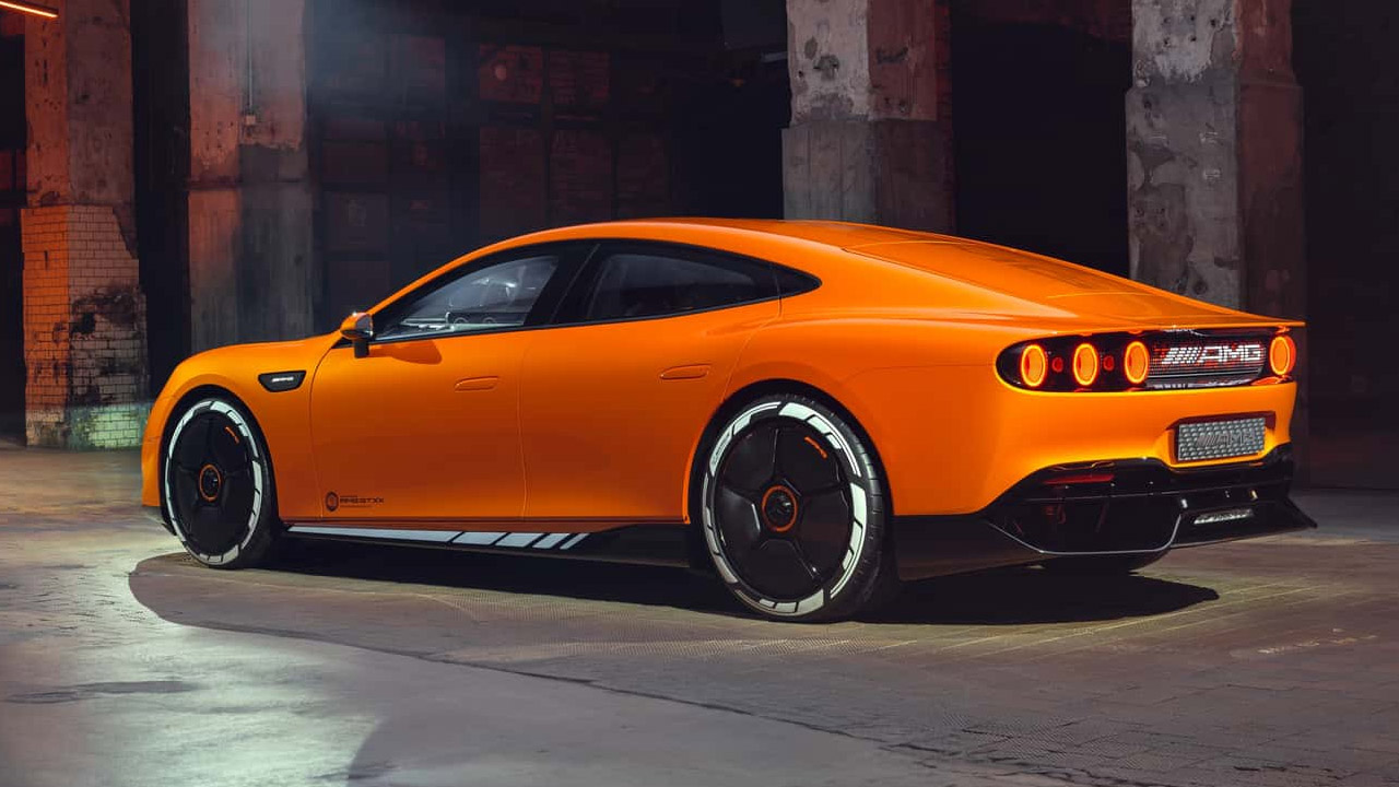 mercedes benzden hem retro hem de ultra futuristik gorunen konsept araba karsinizda mercedes amg gt xx GaA2r5ld