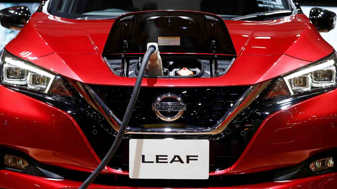 nissan birinci sefer mart ayinda gosterdigi leaf modelini resmen tanitti 1 AU6yXHUr