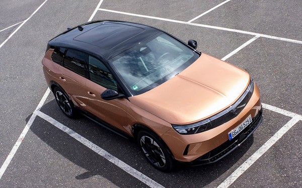 opel modelleri panoramik cam tavan ozelligi ile ozgurlugun kapilarini aciyor 0