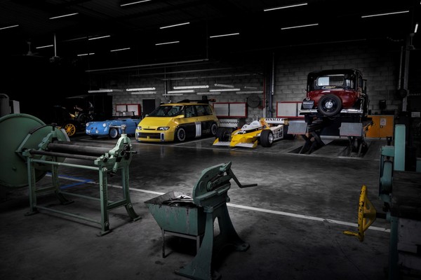 renault 125 yillik tarihini mukemmel bir koleksiyonla halka acik stantta topluyor 0 Fue2K72q