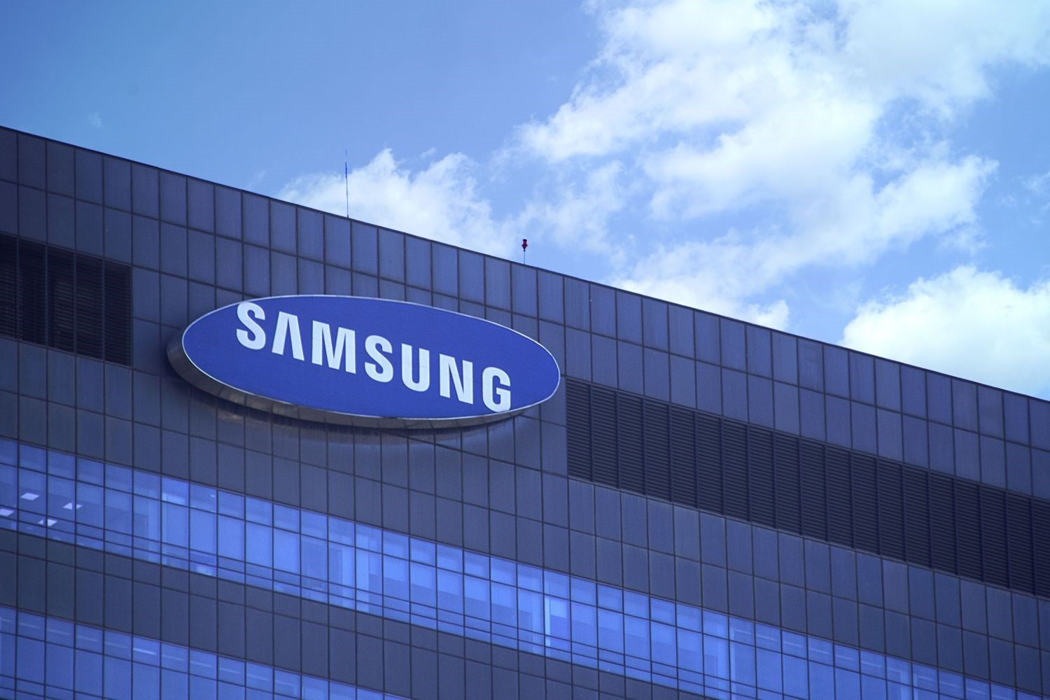 Samsung büyük kamera yeniliklerini Galaxy S28'e erteleyebilir samsung buyuk kamera yeniliklerini galaxy s28e erteleyebilir 0 2TGv7OQ5