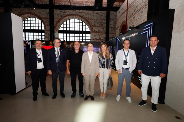 samsung turkiye is ortaklari tepesinde vision ai stratejisiyle uretilen 2025 tv serisini tanitti 0 FfMAa94W