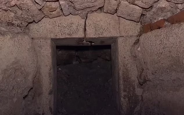 Ünlü kalede, 300 yıldır kimsenin giremediği bir oda ortaya çıktı unlu kalede 300 yildir kimsenin giremedigi bir oda ortaya cikti 0 wUv28c8Z