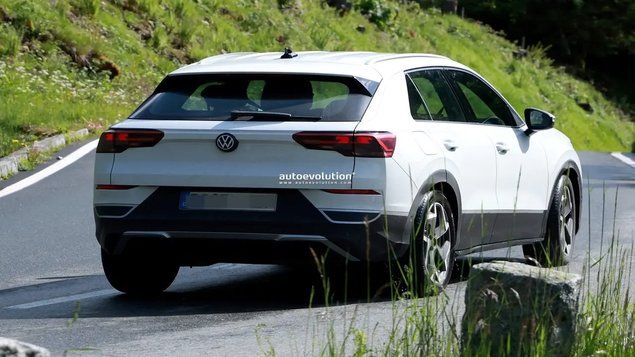 Yeni jenerasyon Volkswagen T-Roc geliyor! İşte tasarımı yeni jenerasyon volkswagen t roc geliyor iste tasarimi 2 FBQ3k3hO