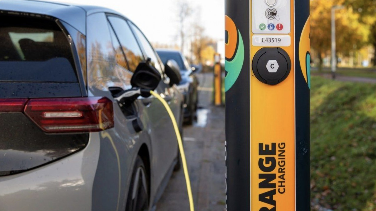 1 dakikada 100 kilometre menzil saglayan elektrikli araba sarj istasyonu gelistirildi tek basina kucuk Aey6HbsH