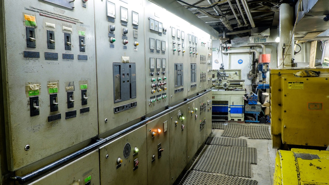 aylar hatta yillar suren gemi seyahatlerinde elektrik uretimi nasil saglaniyor 0 tMAv6BLA