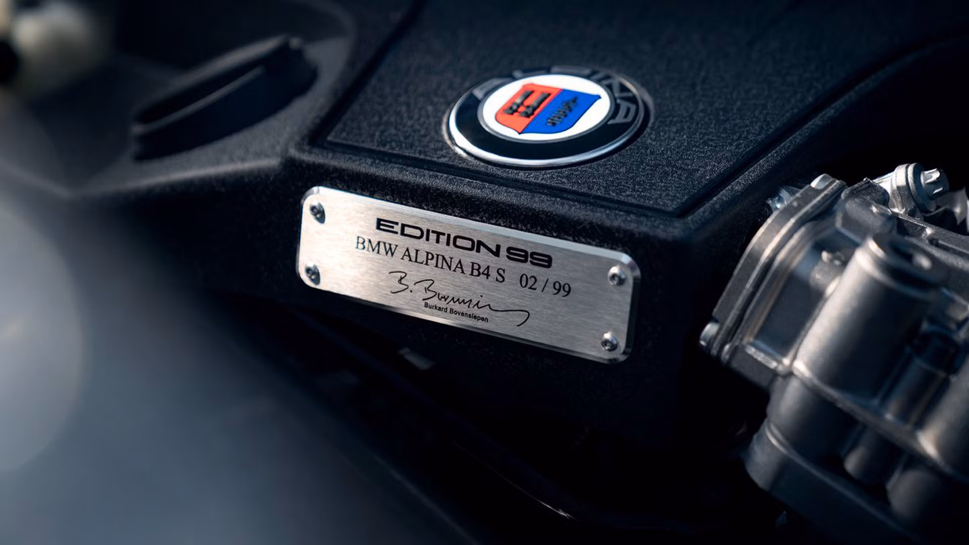 bmw alpinanin logosunu degistirdi iste yeni tasarim 1 1O1auP4e