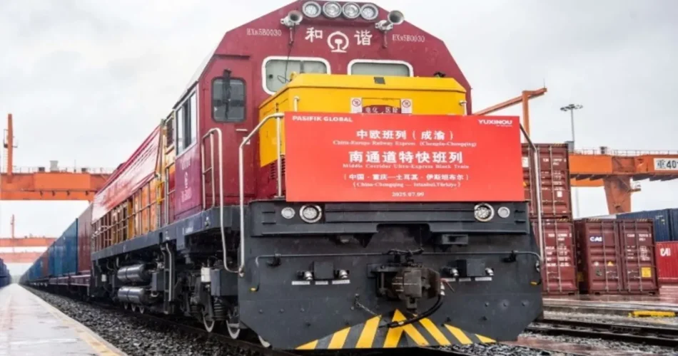 cinden-turkiyeye-ilk-yuk-treni-geliyor-h96hKZXt