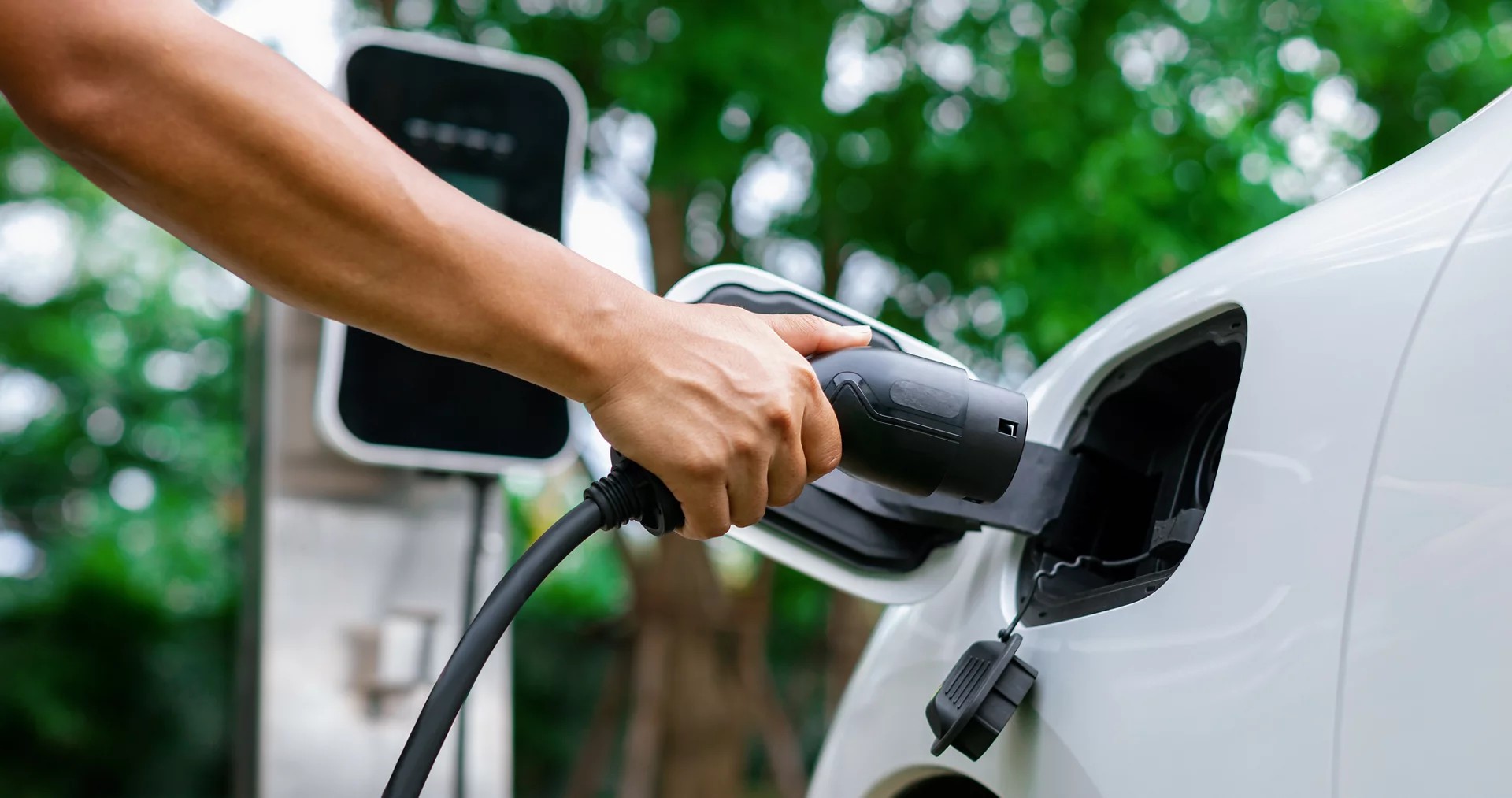 daima sarj ne kadar kaldi diye dusunmek istemeyenler gelsin elektrikli arabalarda menzil nasil korunur kQReFII8