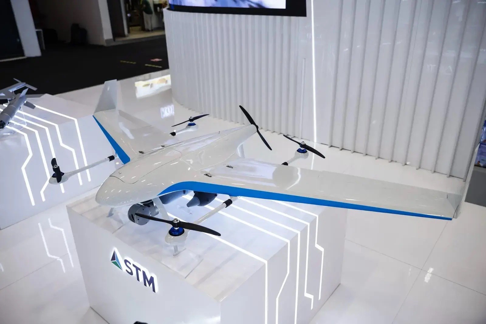dikey inis kalkis yapabilen stm vtol tanitildi 0 KXuHgTYu