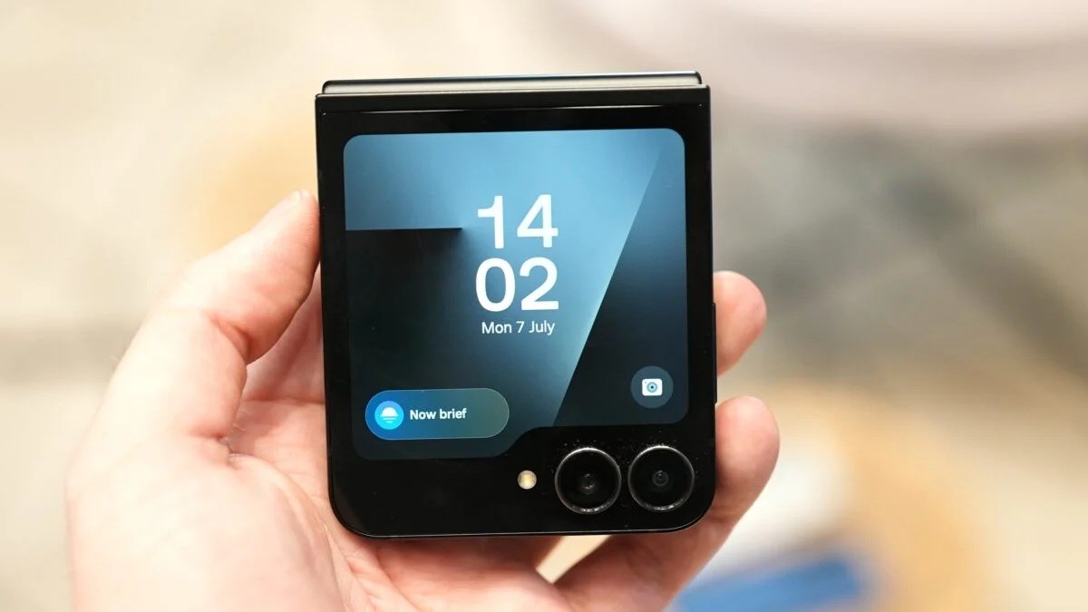 Galaxy Z Flip 7 vs Z Flip 6 karşılaştırması: Farklar neler? galaxy z flip 7 vs z flip 6 karsilastirmasi farklar neler 1 DPWOT1Um