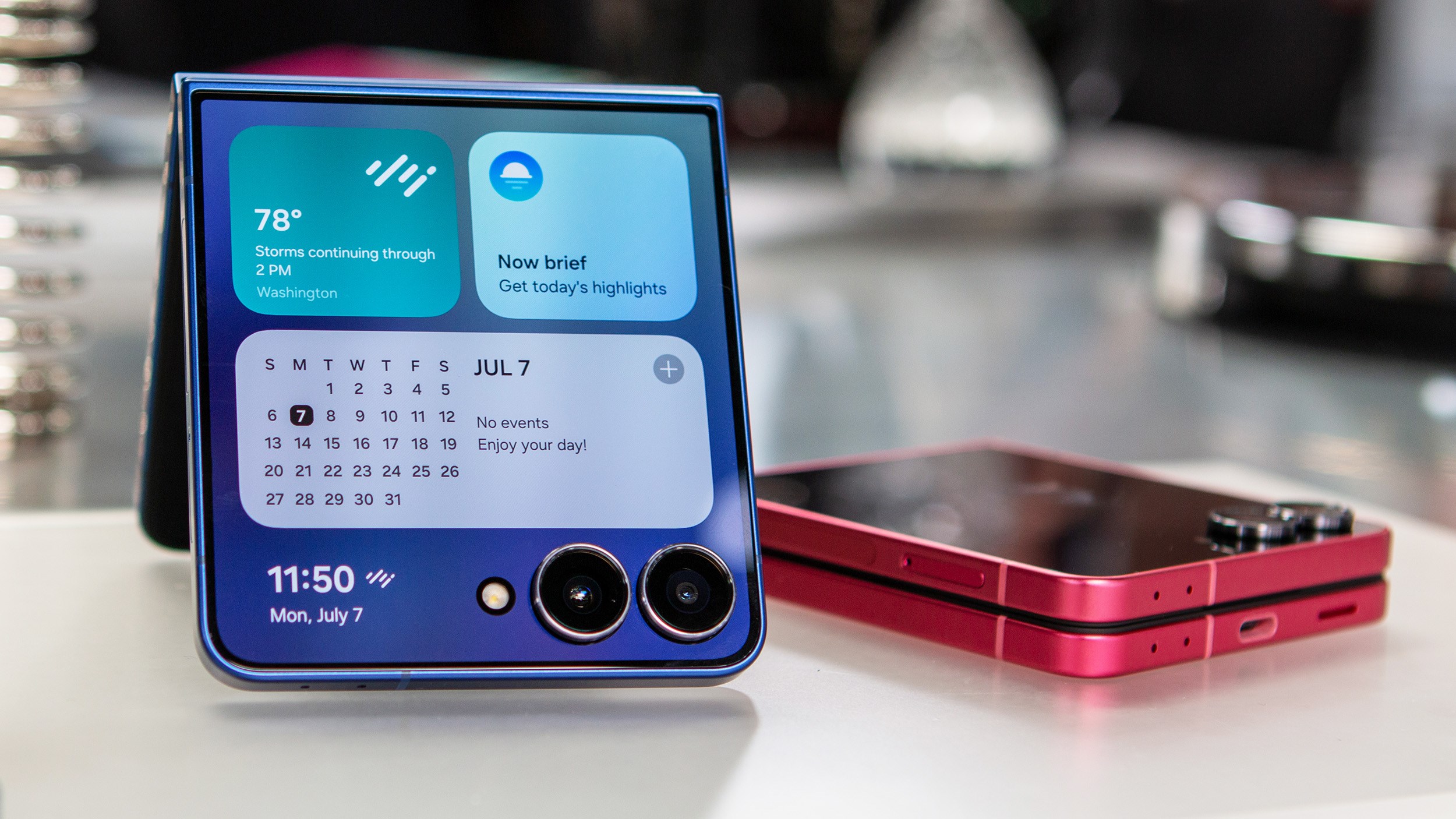 Galaxy Z Flip 7 vs Z Flip 6 karşılaştırması: Farklar neler? galaxy z flip 7 vs z flip 6 karsilastirmasi farklar neler 2 kbwCdAg9