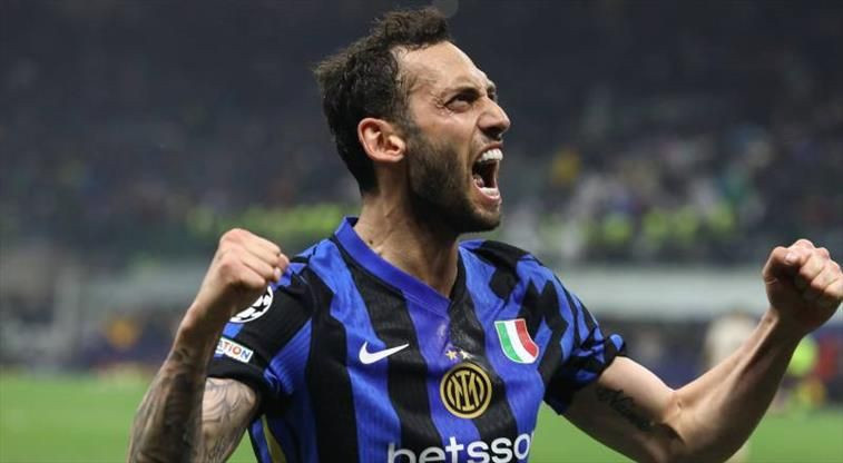 hakan calhanoglu fenerbahcede ali koc tek telefonuyla transferi bitirdi 1 WUFnyzwP