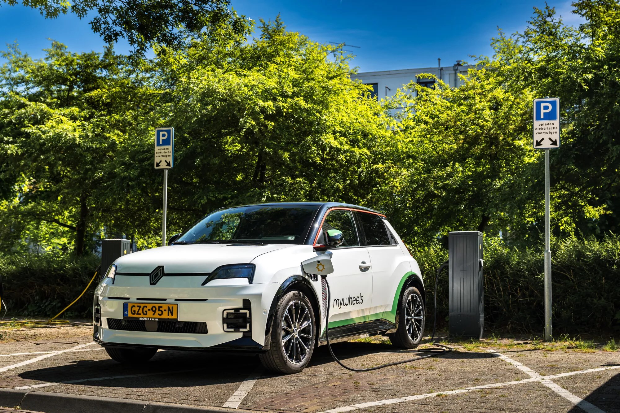 Hollanda'nın Utrecht kentindeki elektrikli araçlar şebekeyi besliyor hollandanin utrecht kentindeki elektrikli araclar sebekeyi besliyor 0 85juZuhL
