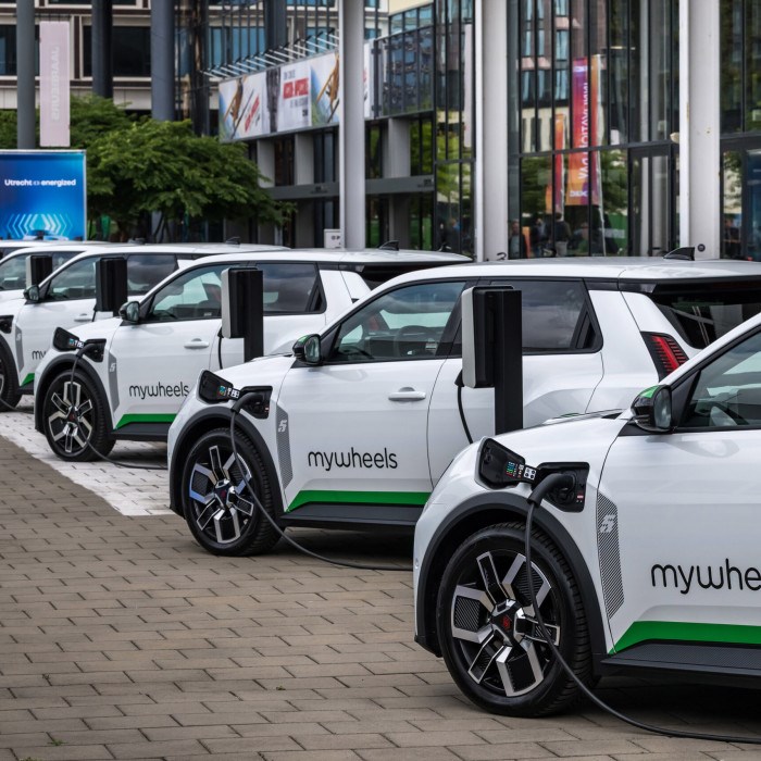 hollandanin utrecht kentindeki elektrikli araclar sebekeyi besliyor 2 hO7EYMVh