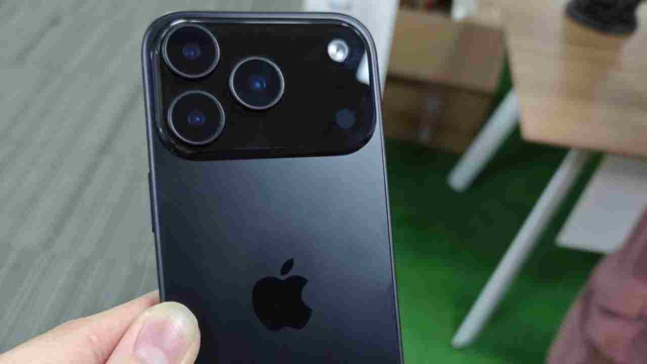 iphone 17 pro liquid glass dizayna ozel renk degistiren bir gorunume sahip olabilir 0 myYf2KDI