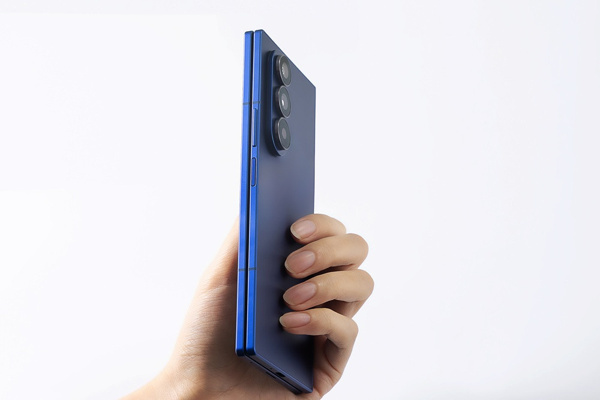 katlanabilir telefonda yeni kilometre tasi galaxy z fold7 0 J519dkIc