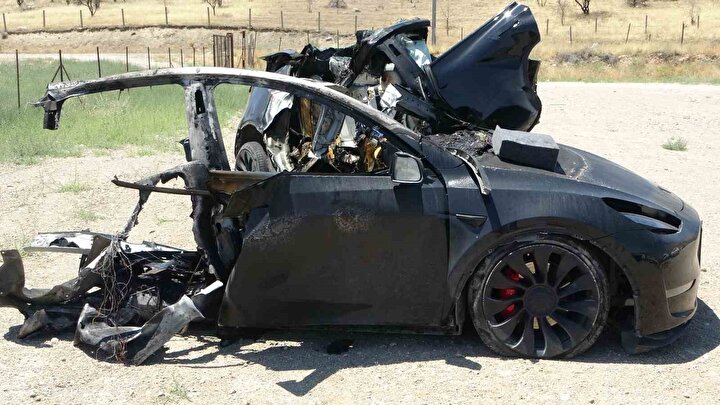 malatyada kaza yapan tesla ortadan ikiye bolundu 0 zyVXgBFb