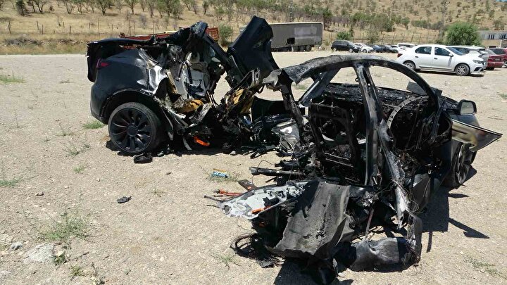 malatyada kaza yapan tesla ortadan ikiye bolundu 1 Jtu46ObK