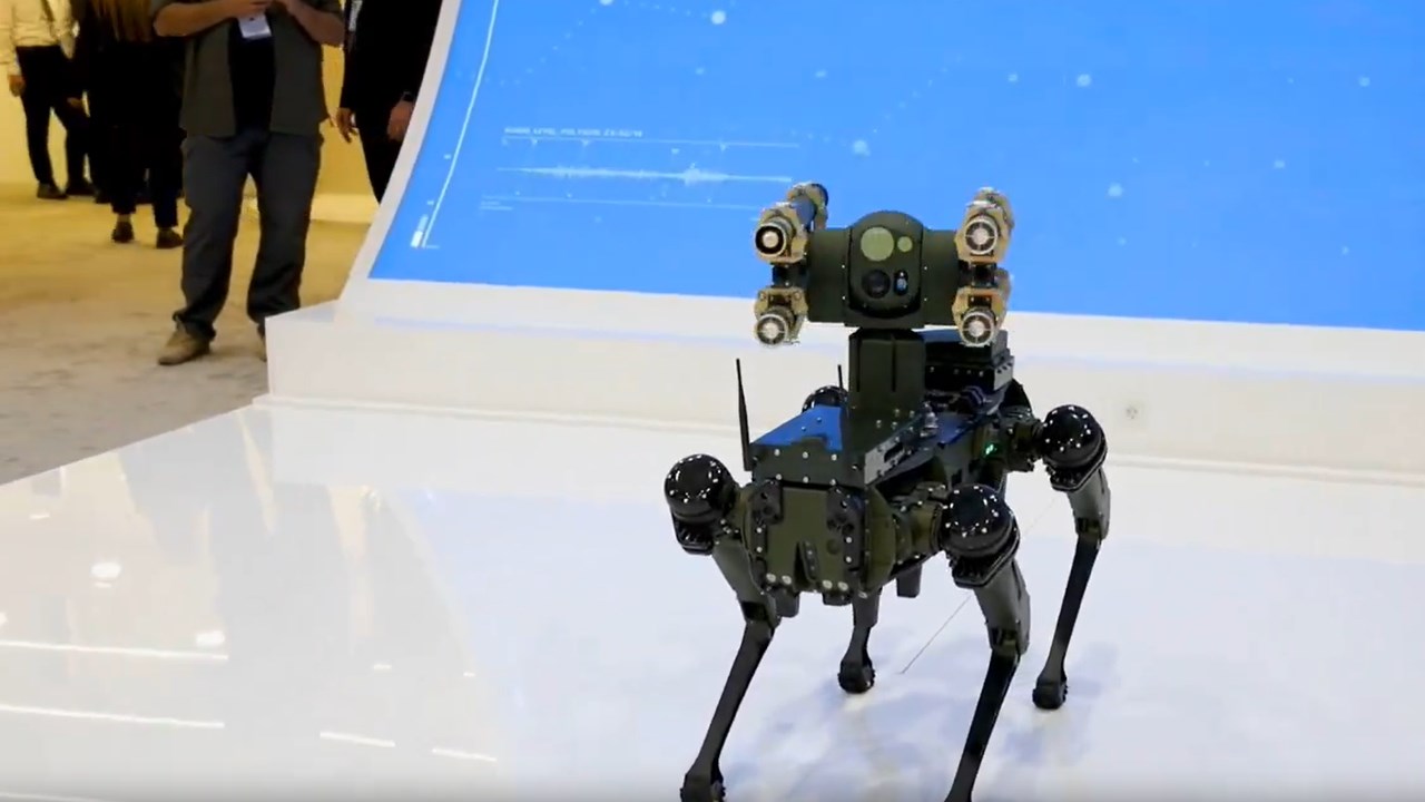ROKETSAN’dan dünyada birinci: Roket atabilen robot köpek KOZ tanıtıldı roketsandan dunyada birinci roket atabilen robot kopek koz tanitildi 0