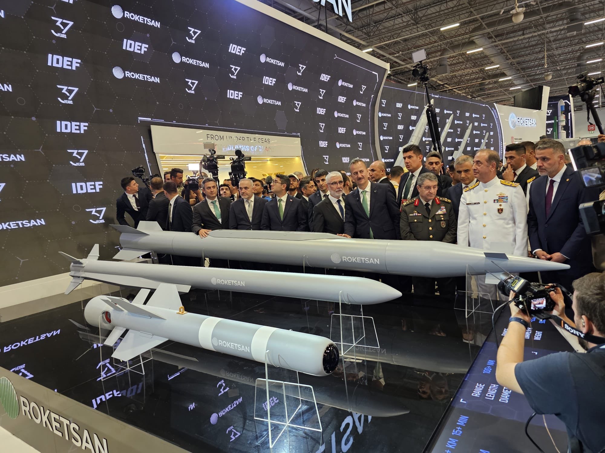 ROKETSAN’dan yeni kuvvet çarpanı: 500 km menzilli İHA 300 ER füzesi tanıtıldı roketsandan yeni kuvvet carpani 500 km menzilli iha 300 er fuzesi tanitildi 0