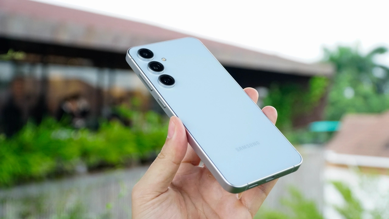 samsungun merakla beklenen modeli galaxy s25 fenin tum ozellikleri ortaya cikti islemci bir olcu 3ql9FhBM