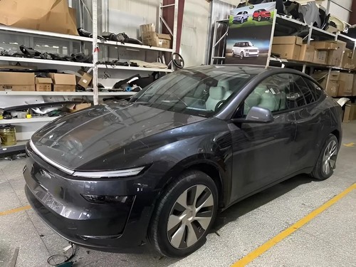 sanayi ustalari bunu da yapti eski tesla model yyi junipere cevirdiler 1 NKpIHVft