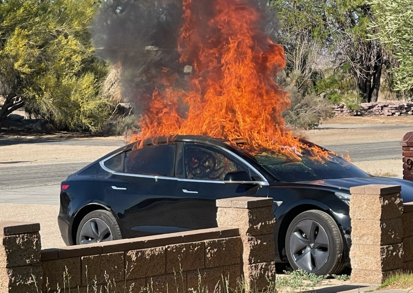 tesla arabalarin ne siklikla yandigi ya da kaza yaptigi aciklandi datalar sasirtici 0 ZFdpjaHU