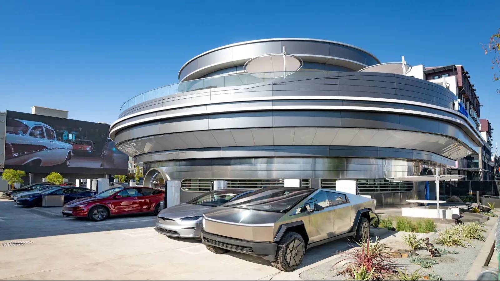 Tesla Diner Açıldı: Hem Şarj Hem Lezzet Hem Sinema tesla diner acildi hem sarj hem lezzet hem sinema 0 Qw7nsNme