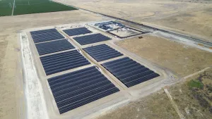 Tesla, güneş güçlü ve şebekeden bağımsız birinci Oasis şarj istasyonunu hizmete aldı! tesla gunes guclu ve sebekeden bagimsiz birinci oasis sarj istasyonunu hizmete aldi 1 TQYQXV16
