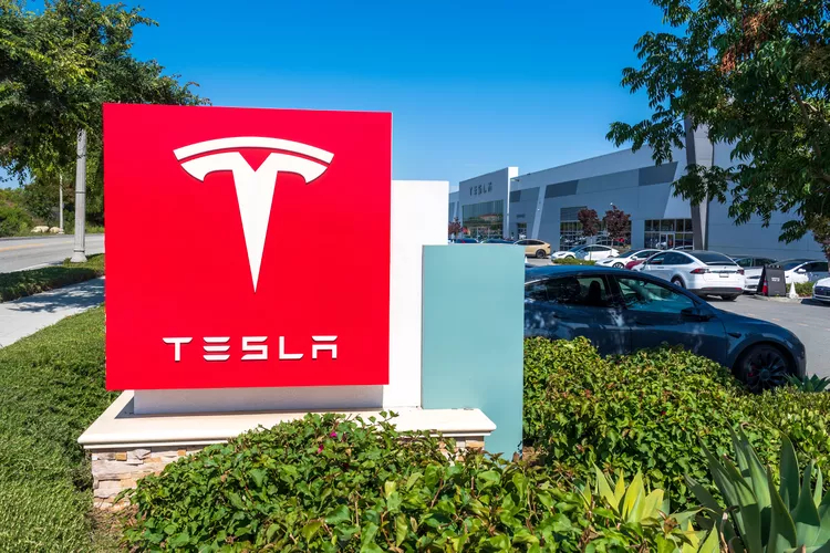 tesla logosundaki t harfinin sirket isminden cok daha derin bir manasi oldugunu biliyor muydunuz B57WcGEM