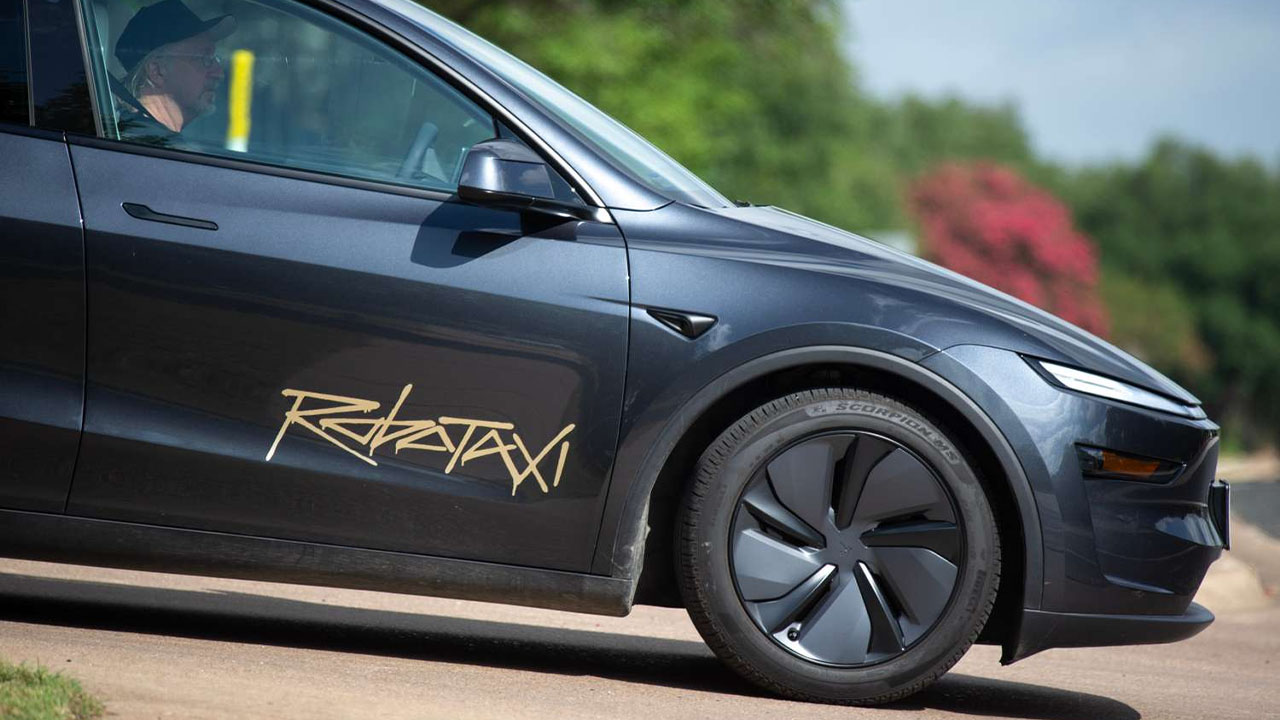 tesla robotaksi birinci sefer trafik kazasina karisti kazanin kolayligina cok sasiracaksiniz video 0