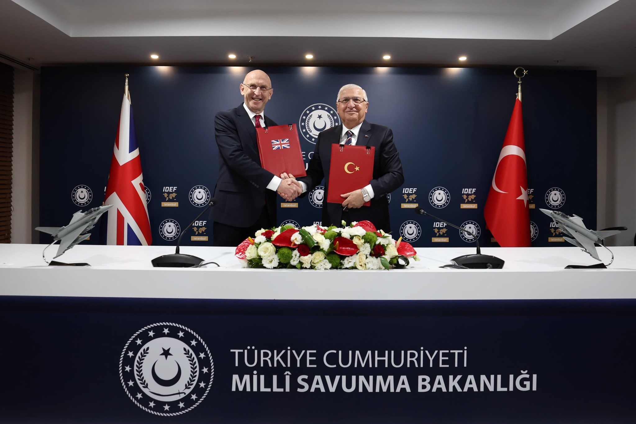 Türkiye ile İngiltere ortasında Eurofighter Typhoon için tarihi imza turkiye ile ingiltere ortasinda eurofighter typhoon icin tarihi imza 1 9SSjarpr