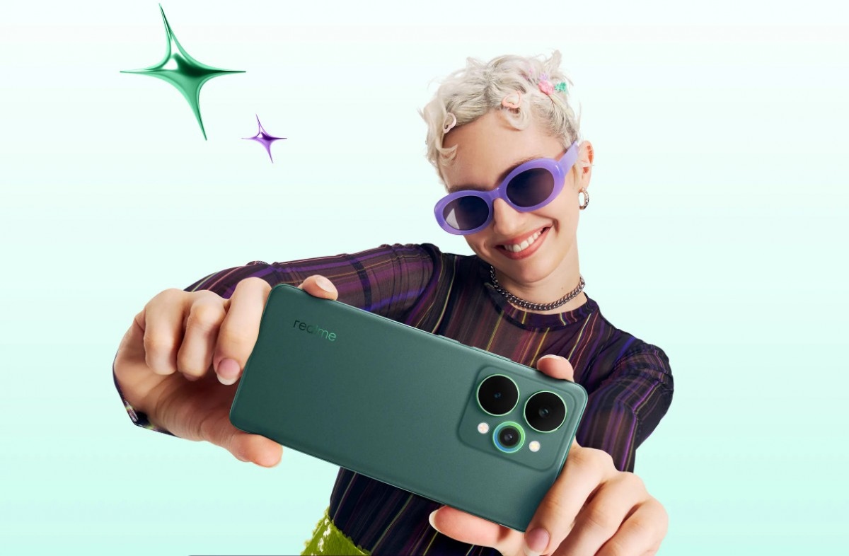 uygun fiyata acayip ozellikler sunan realme 15 serisi tanitildi 7000 mah batarya 144 hz B5keYAac